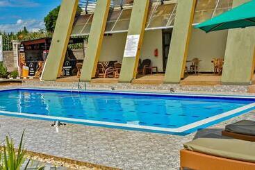هتل Sierra Caves Resort Ltd