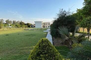 هتل Corbett The Regnum Resort