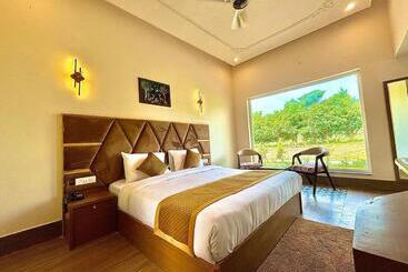 هتل Corbett The Regnum Resort
