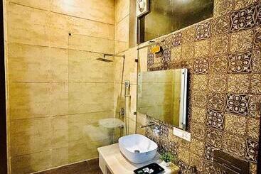 هتل Corbett The Regnum Resort