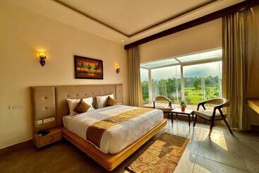 هتل Corbett The Regnum Resort