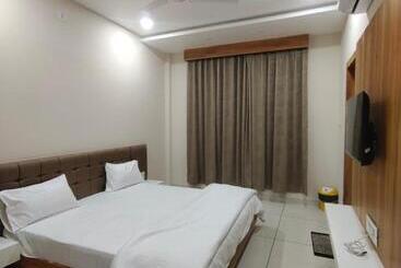هتل Tirupati Inn