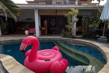 پانسیون Black Pillow Villa
