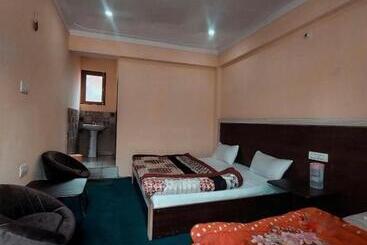 פנסיון Dayal Guest House