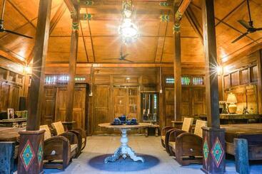 پانسیون Din House Negara Classic Homestay