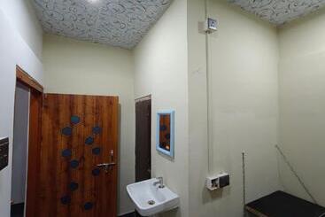 پانسیون Shivalaya Lodge