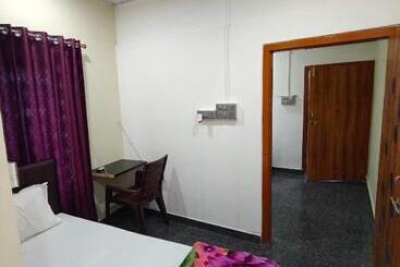 پانسیون Shivalaya Lodge