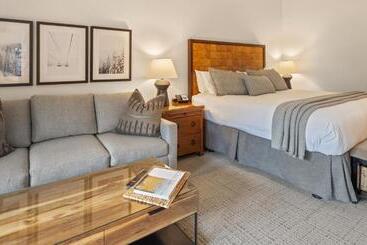استراحتگاه 345 Studio National 3rd Floor Pool & Mountain Views