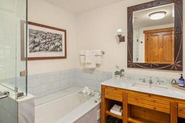 استراحتگاه 345 Studio National 3rd Floor Pool & Mountain Views