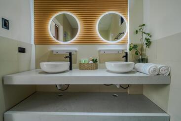 استراحتگاه Damienerose Garden Villa