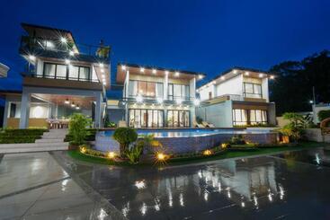 استراحتگاه Damienerose Garden Villa