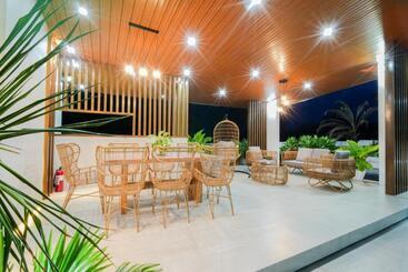 استراحتگاه Damienerose Garden Villa