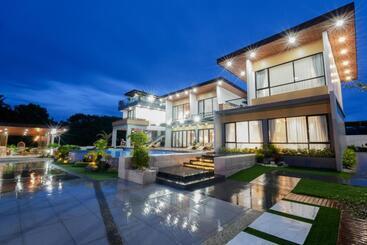 استراحتگاه Damienerose Garden Villa