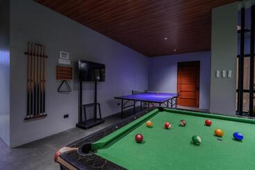 استراحتگاه Damienerose Garden Villa