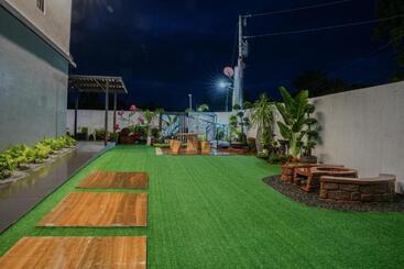 استراحتگاه Damienerose Garden Villa