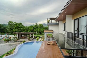 استراحتگاه Damienerose Garden Villa