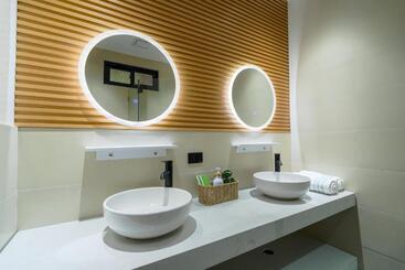 استراحتگاه Damienerose Garden Villa
