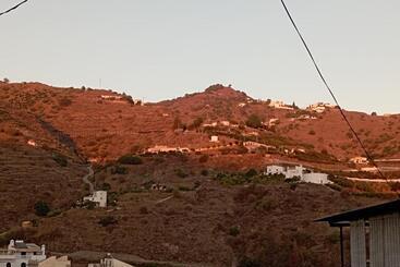 تختخواب و صبحانه Albergue Hostel Socios
