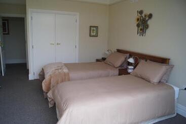 تختخواب و صبحانه Oliver S Farmstay