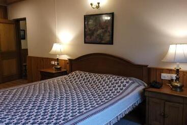 تختخواب و صبحانه The Native Route   Boutique Cottages In Manali