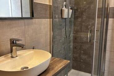 تختخواب و صبحانه Townhouse Piraino