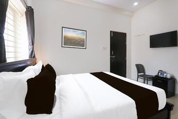 Super Hotel O Adibatla