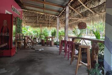 هتل کپسول Mamacita Café House