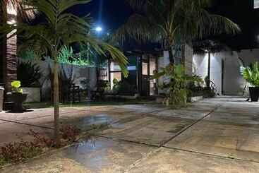 هتل Himeyn Beach Inn   Ocho Homes By Eight Continents