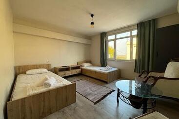 هتل Home S Butik