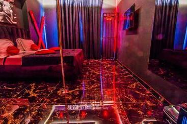 هتل Romeo Nights   Love Rooms   Jacuzzi Hydromassage