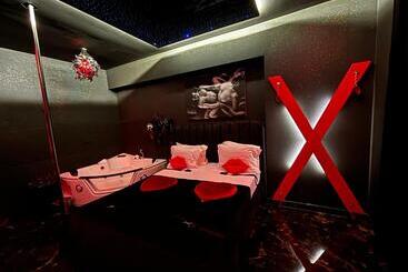 هتل Romeo Nights   Love Rooms   Jacuzzi Hydromassage