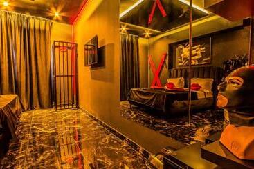 هتل Romeo Nights   Love Rooms   Jacuzzi Hydromassage