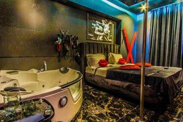 هتل Romeo Nights   Love Rooms   Jacuzzi Hydromassage