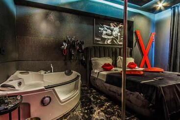 هتل Romeo Nights   Love Rooms   Jacuzzi Hydromassage