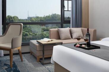 Kanglai Hotel   Changsha Huanghua Airport Dalucun Metro Station Airport Pick Up And Drop Off Service