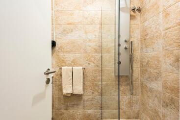 Madalena Hostel E Suites
