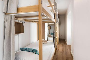 Madalena Hostel E Suites