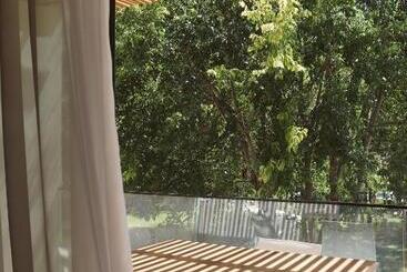 Noima Hotel & Suites