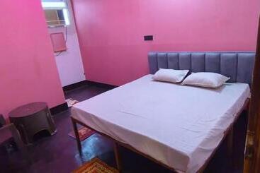 پانسیون Flamingo Inn