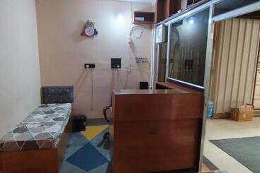 پانسیون Flamingo Inn