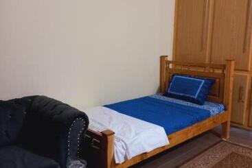 پانسیون Home Away From Home