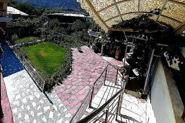 پانسیون Home Away From Home