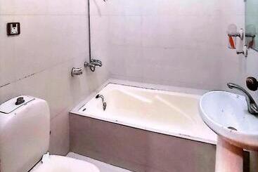پانسیون Home Away From Home