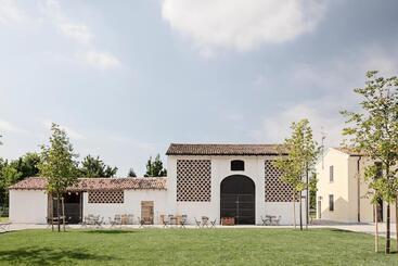 هاستل Cascina La Goliarda