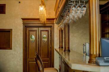 هتل Almar Luxury