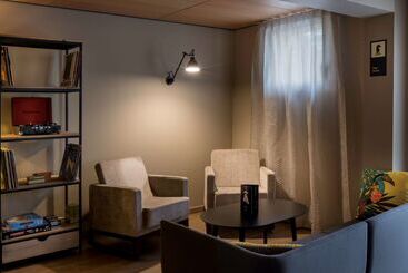 هتل Best Western La Porte Des Chateaux