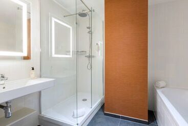 هتل Best Western La Porte Des Chateaux
