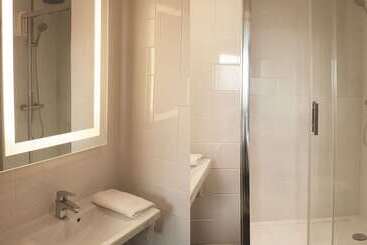 هتل Best Western La Porte Des Chateaux