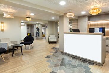 هتل Best Western La Porte Des Chateaux