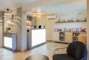 هتل Best Western La Porte Des Chateaux